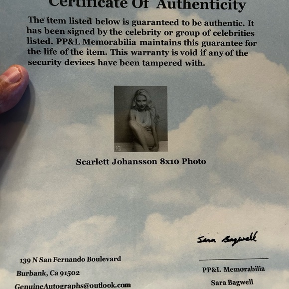 Scarlet Johnson signed with Coa ✍🏼 - Picture 2 of 3